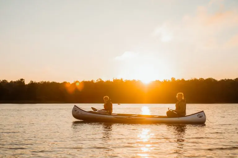 kanoën bij - vakantie zweden - met kinderen op reis - kanotocht Zweden- reizen met kinderen