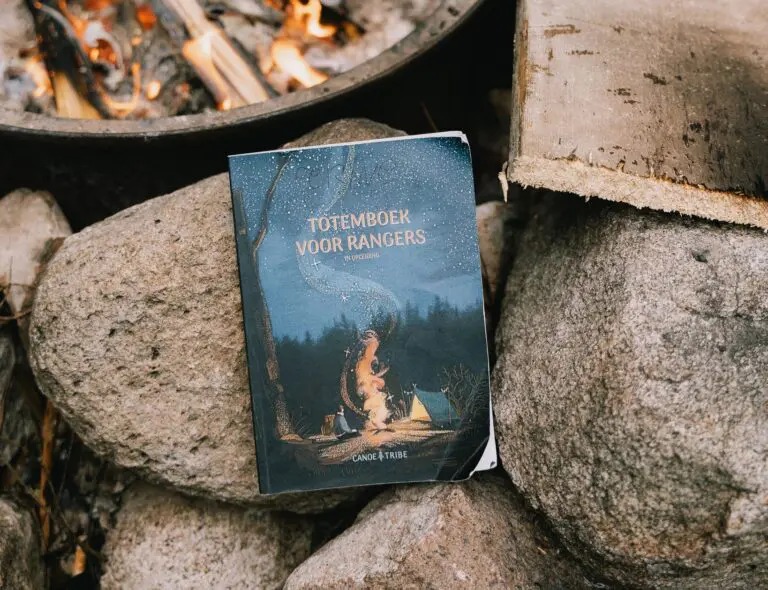 Livre totem - vacances en Suède - voyager avec des enfants - excursion en kayak en Suède - voyages avec des enfants