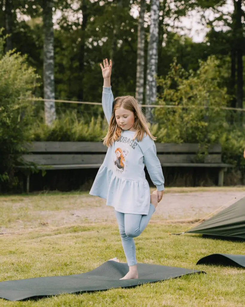 meisje doet yoga