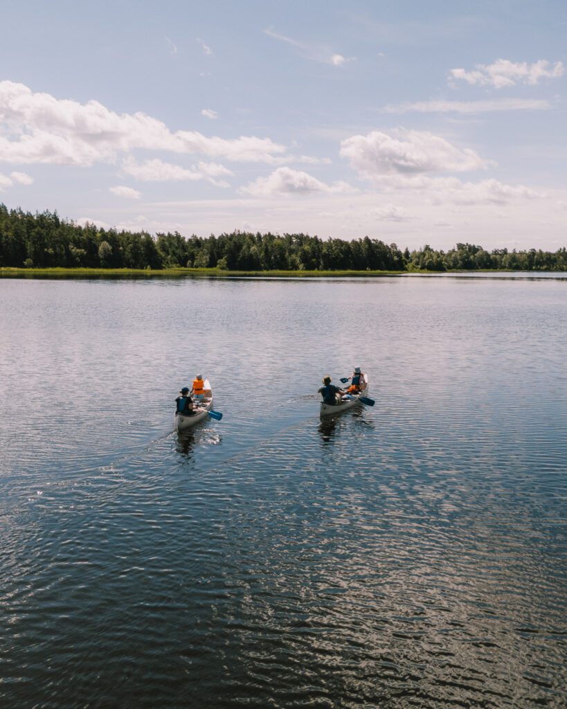 vakantie zweden - met kinderen op reis - kanotocht Zweden- reizen met kinderen