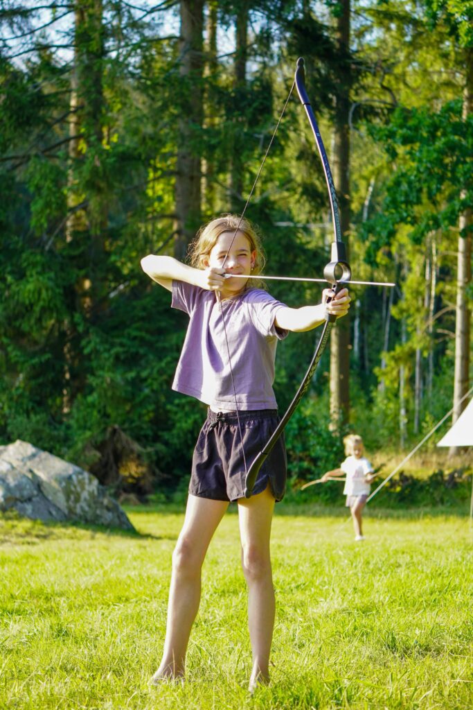 boogschieten - vakantie zweden - met kinderen op reis - kanotocht Zweden- reizen met kinderen